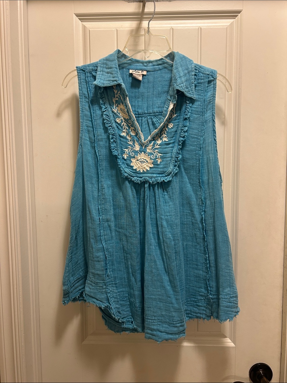 Vintage Lola P blue/white L Sleeveless Embroidered Tunic